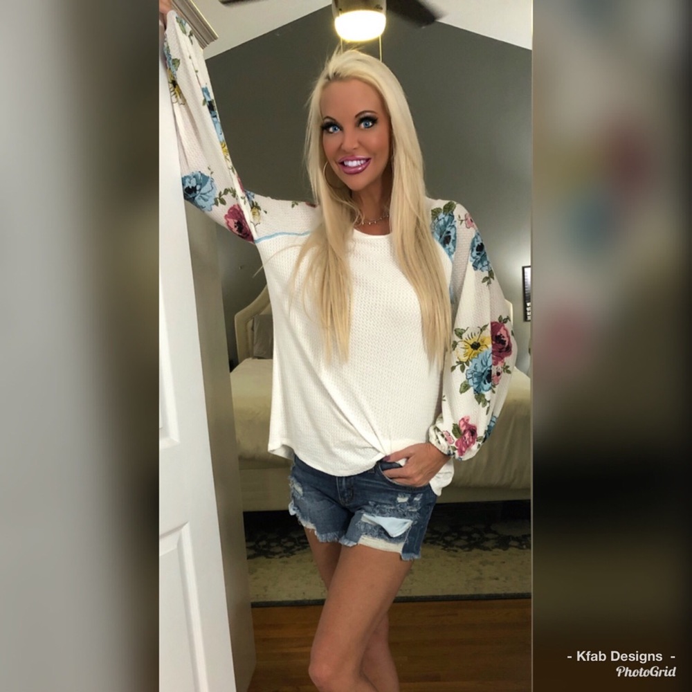 🌺Stunning White Waffle Knit Balloon Sleeve Top! - Picture 3 of 8